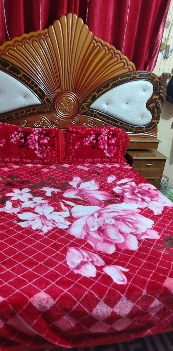 غرفه للبيع  سعر 400وبيه مجال ***********
