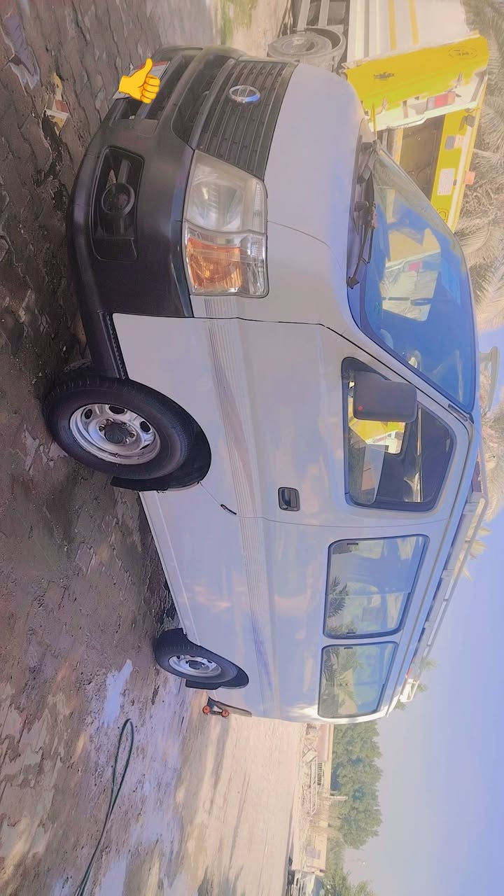 السلام عليكم
نيسان يورفان موديل 2012
السياره كفاله عامه. 
بأسمي مداور ثاني يوم
مصفره هيئه وغرامات رقم كربلاء،السعر 165 وبيها مجال 
***********
