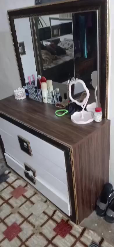 طخم نوم للبيع 7 قطعه انامكلف بل نشره شراي خابرصاحبه سعره 300 )(***********
