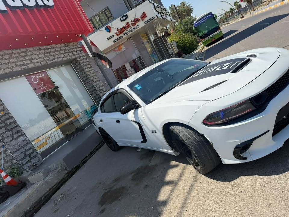 جارجر ارتي 5700
2018
رقم بغداد سنويه لل 31
حادث بنيد مبدل بدون لغد ولا شاصي بيه جاملغ خلفي عكس سايق رش مواصل للتكمة 
ماشيه 83 الف ميل
عليه ادامة كاملة قبل شهر
لد متغير 
دبات كورسا

***********
