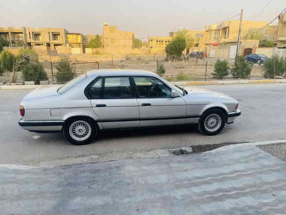 السلام عليكم 
بي ام 730 اصل وفصل 
8 سلندر 
رقم شمالي بسمي 
محرك جديد حاوية
بور كهرباء بنكة كهرباء 
تبريد ثلج 
سعر 50$
مكانها ديالى 
***********
