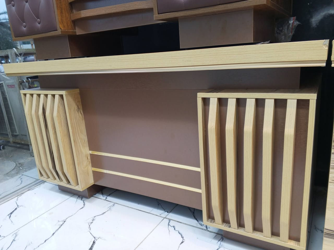 مكاتب حديثه بانواعها واحجامها كراسي دواره جديد ومستخدم بنسب السعار عنوان بغداد مدينه الصدر قطاع 24 قرب مجمع الصادق واتساب ***********
