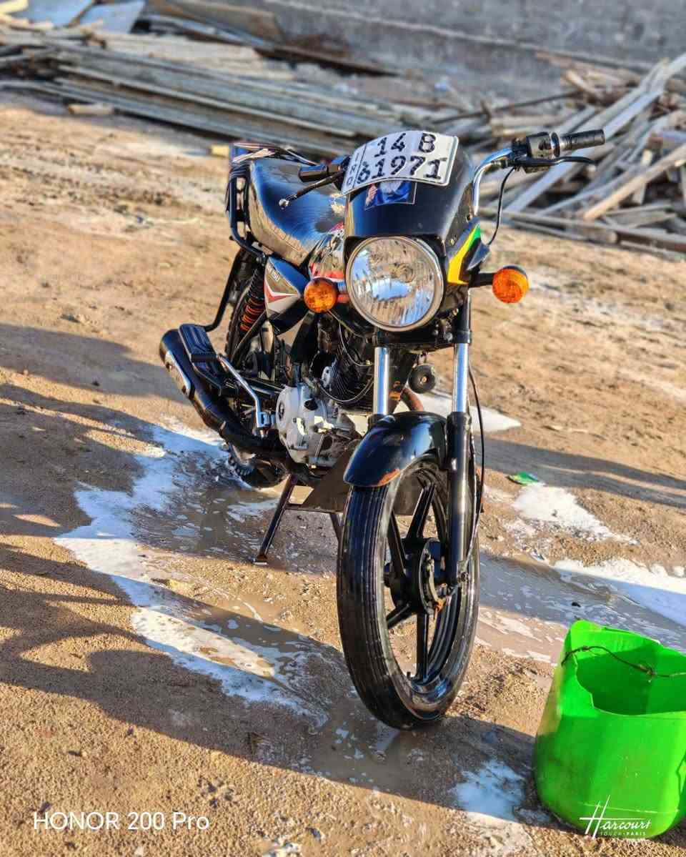 السلام عليكم دراجه بوكسر مديل 20 باسمي تحويل ثاني يوم دراجه مجفته اخوان السعر المطلوب 1400 وبيه مجال ما متواجد ع الفيس بس رصيد ***********
