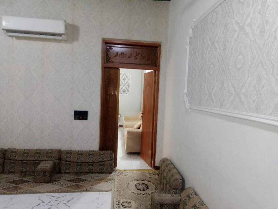 ✨ للبيع بيت زراعي مميز — فرصة ذهبية ✨

بيت زراعي جاهز للسكن، يتميّز بمساحة كبيرة وخدمات متكاملة:

🏡 المساحة الكلية: ٥٠٠ متر
🏗️ مساحة البناء: ٣٠٠ متر بناء طابوق + كونكريت
🌳 خلف البيت: حديقة واسعة، جلسة راقية، أشجار مثمرة، مكان شوي مع ديكور جميل، وبرّ ماء

مواصفات البيت:
 • غرف عدد ٥
 • صالة
 • مطبخ حار/بارد
 • استقبال + ديوان ١١ متر
 • مجمع صحيات خارجية
 • كراج
 • طابقين
 • متوفر كهرباء وماء وكافة الخدمات
 • قريب على المدارس
 • ركن
 • محل تابِع للبيت

📍 العنوان: الصخيين – قرب الشارع العام وقريب من الحولي

💰 السعر: ٢٦٠ مليون فقط — قابل للتفاوض

📞 للاستفسار والاتصال:
***********
