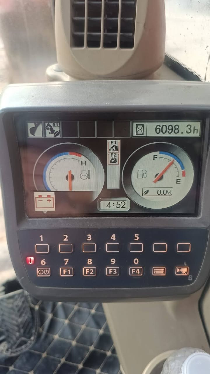 حفاره هيتاشي حجم 200 z3 زنجيل مغلف بلربل انجكترات وليس بم ونوزل بعدهه منفيس بدون ارقام موديل 2012 لون برتقالي الاستفسار ***********
