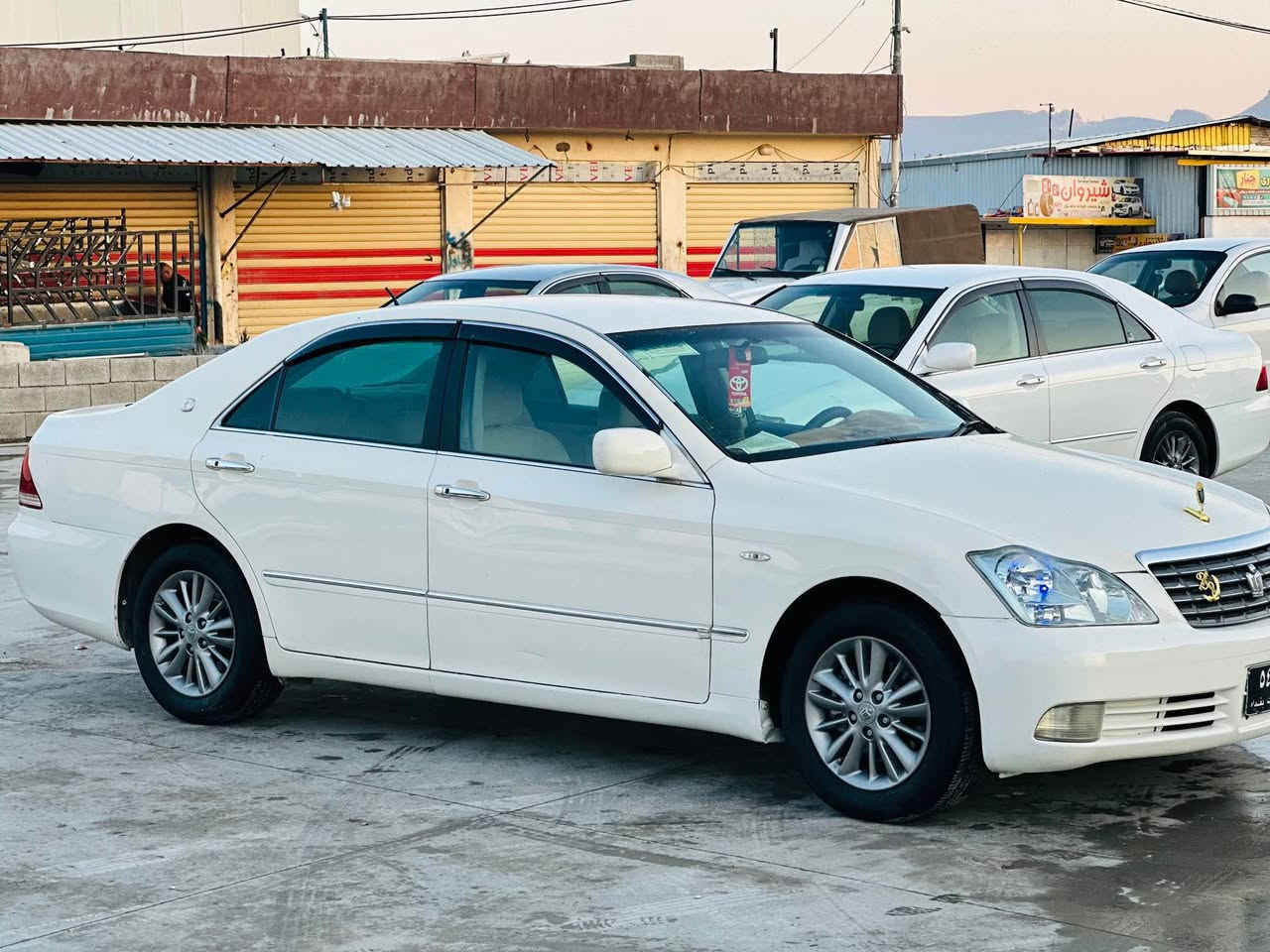 تویتا شاهانە مووس مووس ٢٠٠٥
١٨٠ بچوک بە بچوک بێ دوکەڵ
٣ دوگمە پەردە ناو زەرد کامل جایز کراوە
دەعم و لێدراوی کەڤەر گۆڕاو بەشەرت 
گێڕ و مەکینەو سارد و گەرم بەشەرت 
سەقف شوشەیی 
قفڵی(٥٥) گەڵا 
ژ.م ***********
*********** Singapore
