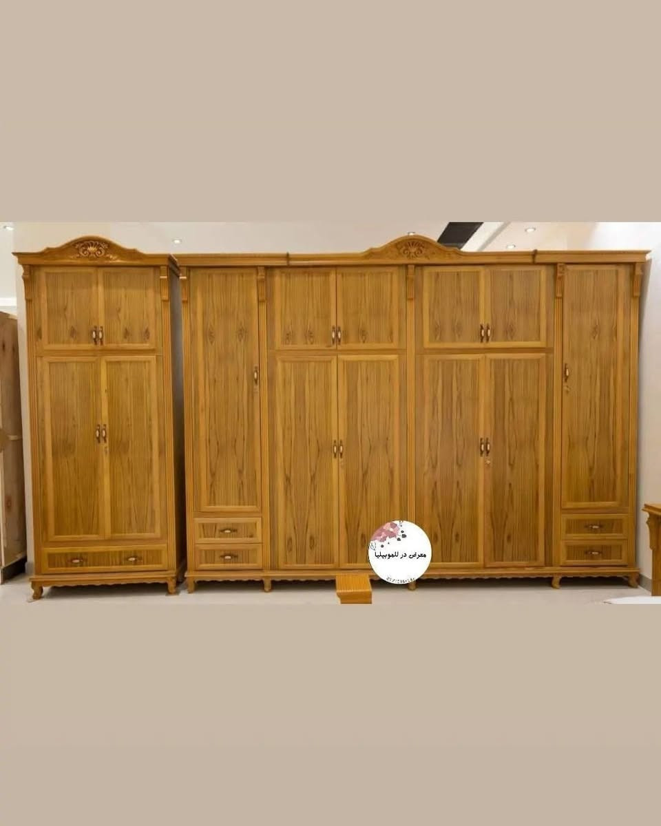 ✨✨✨✨✨✨✨🔥🔥🔥🔥🔥🔥✨✨✨✨✨✨

اختار الفخامة الحقيقية مع غرفة نوم مصنوعة من خشب الصاج  الطبيعي، نجارة عراقية راقية

عيش الأناقة... عيش الراحة... من قلب العراق.

ضمن وجبة الدرجة الاولى الممتازه  
 
شامل أجور النقل والشد مجاني 

غرفة 6 ابواب طابقين ملحق خارجي 

تتكون من ٩ قطع

وجه الكنتور يكون  صاج ٥ ملم
داخل الكنتور صاج  طبيعي 4ملم 

ظهر الكنتور جرجوبة براغي 

القاعدة الارضية للكنتور بلوك بورد صاج 

ارتفاع الكنتور مترين و٦٥سم 

عرض الكنتور 3 مترات و٢٠ سم

عرض الكنتور مع زاويه الملابس 4 امتار و٣٠سم

السرير طبقة بلوك بورد

ضمان 5 سنوات الصبغ والشغل 
❤️🖤❤️🖤❤️🖤
توصلكم نفس المواصفات اي اختلاف احنه نتحمل المسئوليه كامل 
خدمة الشد والتوصيل مجاناً لجميع محافظات العراق 
العنوان بغداد الصالحيه مجاور مصرف الرشيد☁️
للاستفسار راسل صفحة بيج 
*********** 🌿

 #ديكور_المنزل #غرف_نوم_مودرن #اكسبلور #معرض_غرف_نوم #نجارين
