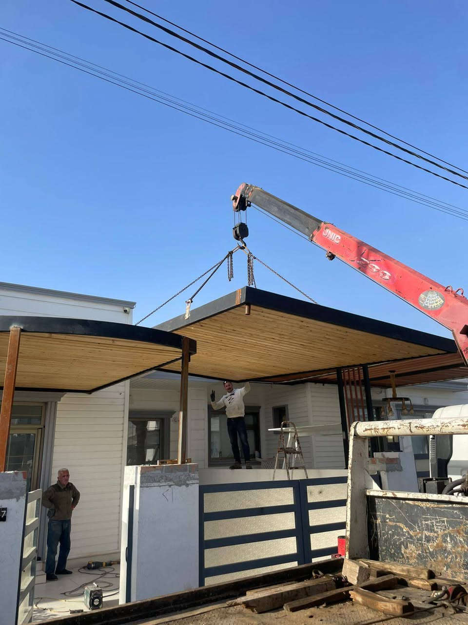 كملت سيقيفه في راسان سيتي
سقيفه يتكون من حديد پولي جام خشب اناره 
مستمرين بالتغيرات أن شاءالله تعجبكم سعر متر 100الف كامل مكمل اخوكم شميران حداد 🔨 ***********
