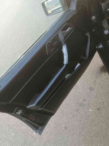 السلام عليكم الموشراي لايتعبني  مارسدس للبيع موديل 88 سياره كامله  كير محرك بلادي شرط التحويل السعر 56 وبيها مجال قليل العنوان سامراء رقم الهاتف ***********
