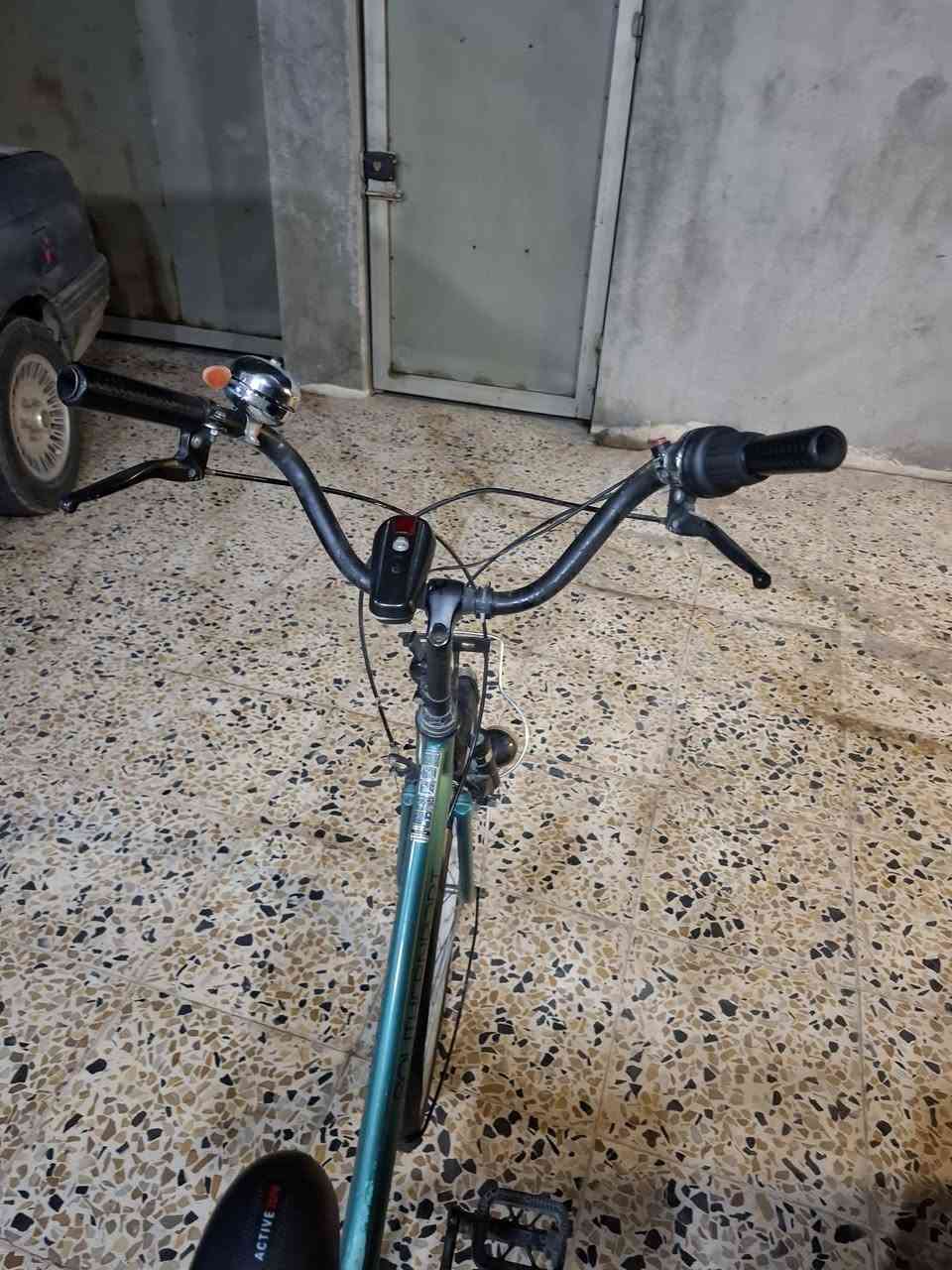 للبيع حاويه السعر 75وبيه مجال قليل حيل قليل |***********\\***********
