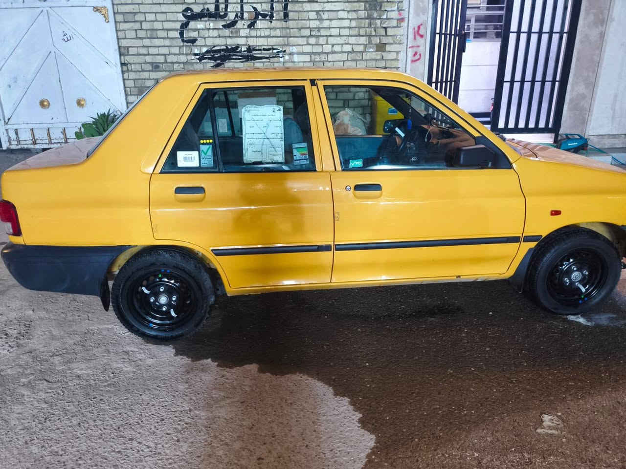 سلام عليكم سايبه للبيع موديل ١٥ سياره أي ضربه ماكو تكحيلات كلش قليله مكينه خير من الله كير خير من الله حداديه صد جديد تخم تاير جراد قليل ب بنيت رقم بغداد 
تحويل ثاني يوم المكان بغداد المعامل ***********
