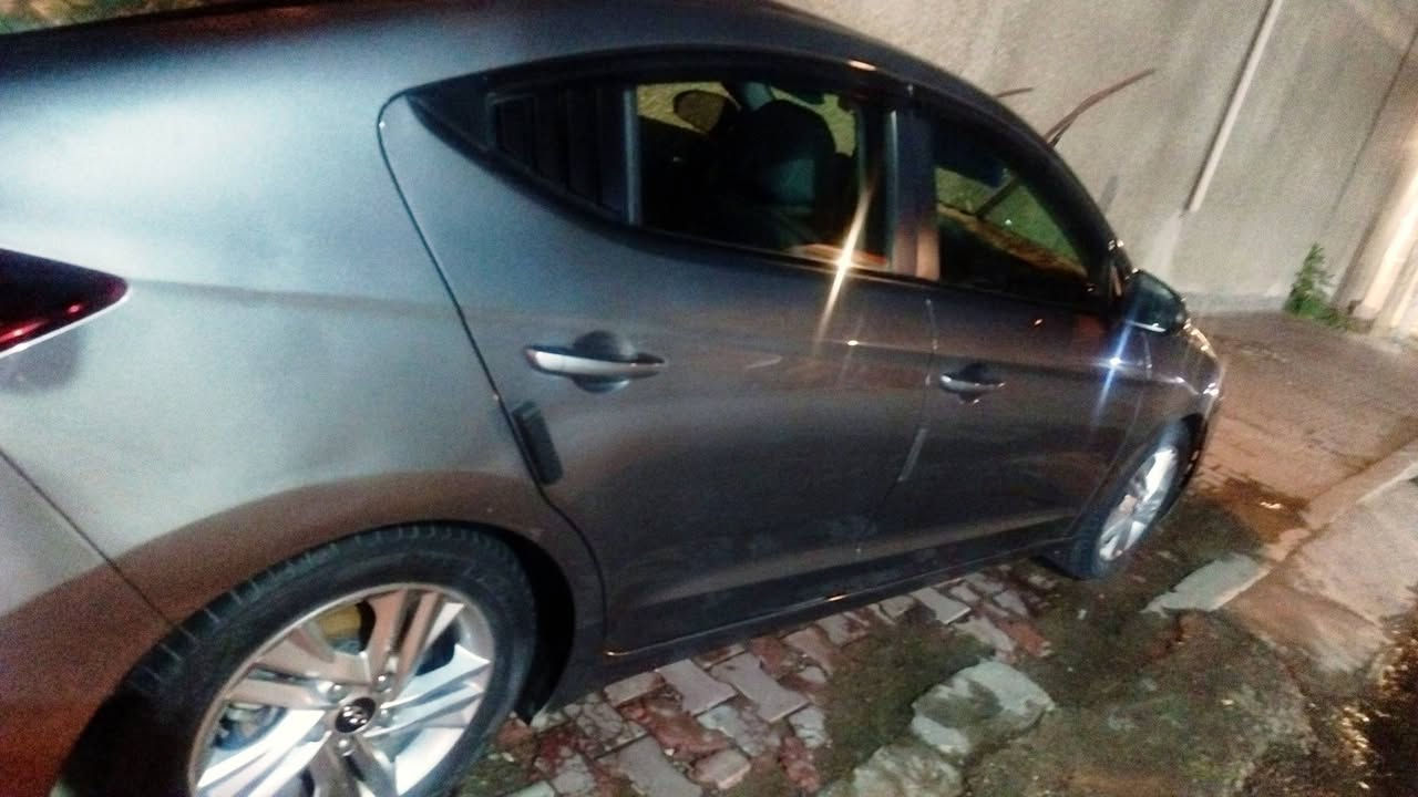 السلام عليكم  
النترا. موديل.      20 
رقم اربيل.    سنويه مجددة لمدة 4 سنوات 
باسمي 
الضرر بامريكا. قبق جنطه فقط مصلح بمكانه ليبل واحد  هنا راس الجاملغ اثر فتحة باب تصلح بمكانه السيارة بجم كبس بوب كذلك قماره صافيه 
للعلم الضرر ما واصل الحوض سطحي تجي وشوف   من غير دواخل ولا فتح قطع الكير.  اي تي. بلادي 
المواصفات   نقطة عمياء 
توقف امامي  تبيه خلفي 
تحديد مسار. مثبت سرعه 
كامرا. دواره اصليه السيارة 
خير من الله تراي زيرو. 
ماشيه 83 م تبريد الشركة كل شي على وضع الشركة فقط بدلت راجز قبل شهرين المحرك قطرة دهن ماينقص 
تحويل مباشر 
السعر.  133 قابل لتفاوض ،،
المكان بغداد. الدوره 
  هاتف ***********
