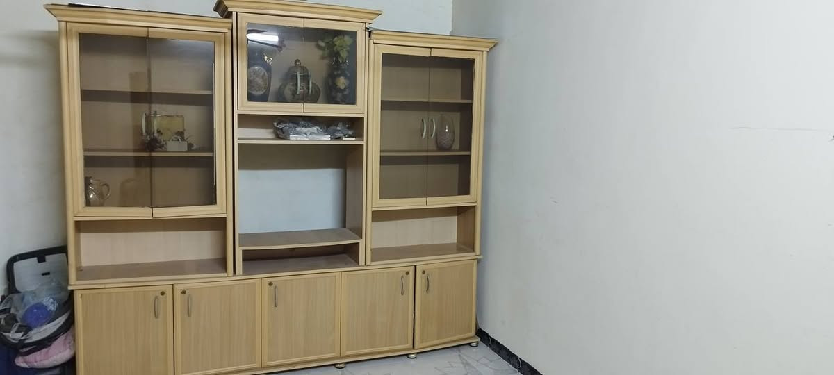 معرض تلفزيون وتحفيات وكتب 
الخشب تركي اصلي صناعة عراقية 
الحجم 2.5*2
 الهاتف ***********
اربيل ماموستايان أربيل, العراق
