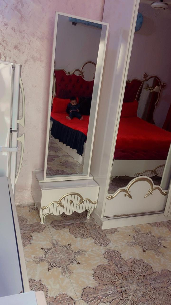 السلام عليكم غرفة اخشاب للبيع تركي بيع مستعجل بيها اضرار بسيطه عنواني بغداد الدورة للاستفسار/***********
