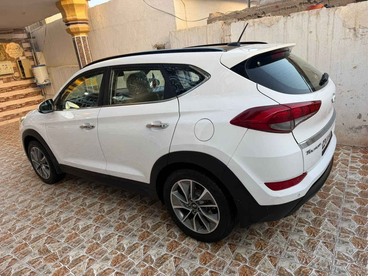 السلام عليكم لل بيع توسان موديل 2018 خليجي مكفوله كفاله عامه فقط ربع البنيد صبغ اثر شخوط وعندي صورته قبل الصبغ رقم بغداد دولي بسمي محرك 2000 دوش فول موصفات عده البصمه بانوراما تبريد قطعتين تبريد ثلج كهربائيات كلها شغاله تخم تاير جديد صدر امامي خلفي جديد دوشمه ارضيه وكشنات جديده كاعيات جدد سيارا جديده بمعنى الكلمة سع ر 165 وبيها مجال العنوان ديالئ رقم الهاتف ***********
