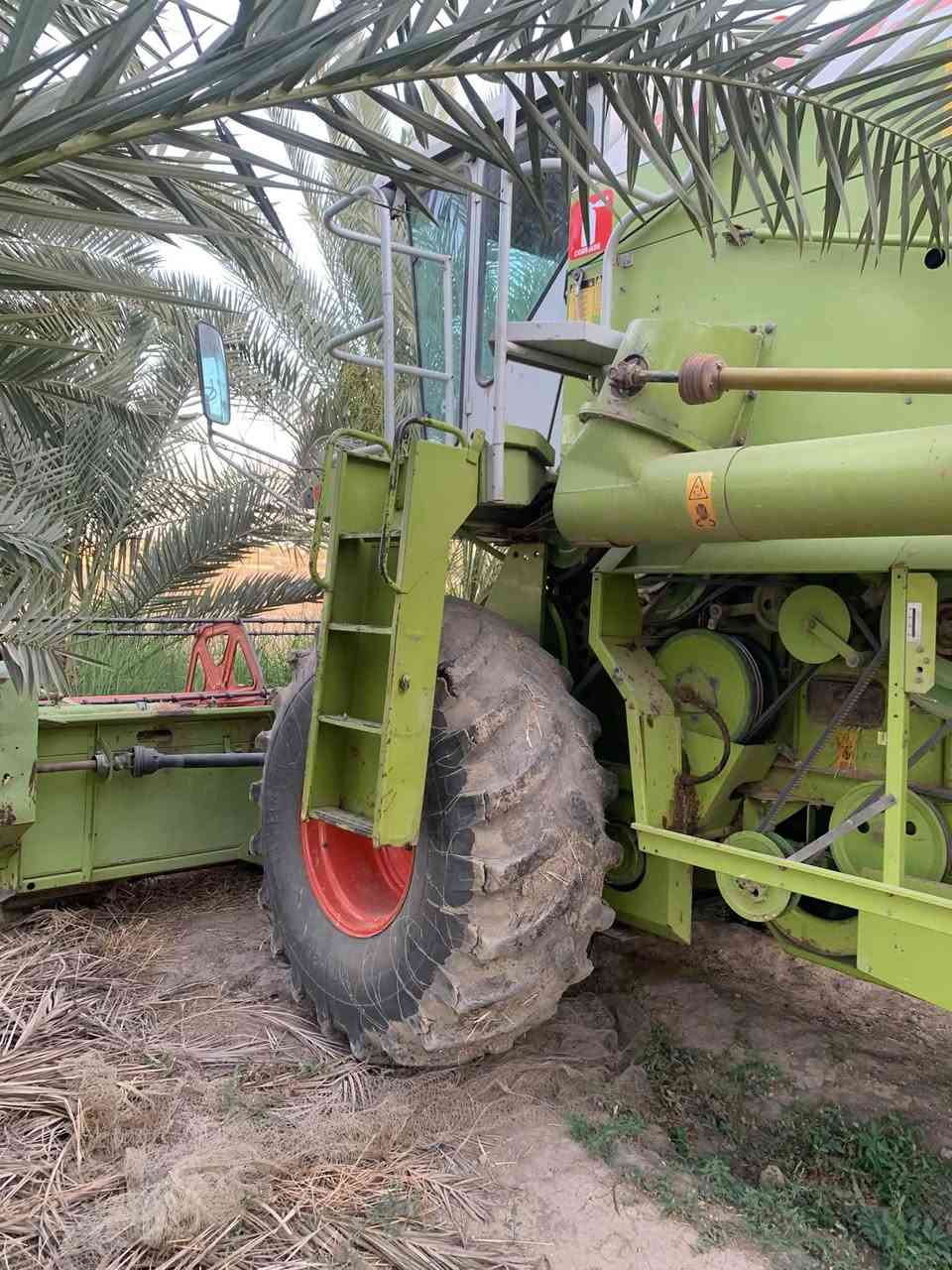سلام عليكم حاصودة كلاس 98مكينة نظيفة كلش محرك طرح السنة شادة بلچيس تبريد وي السويچ مكينة جاهزة علاخير گشرها يخبل مكانها نجف.  ***********
