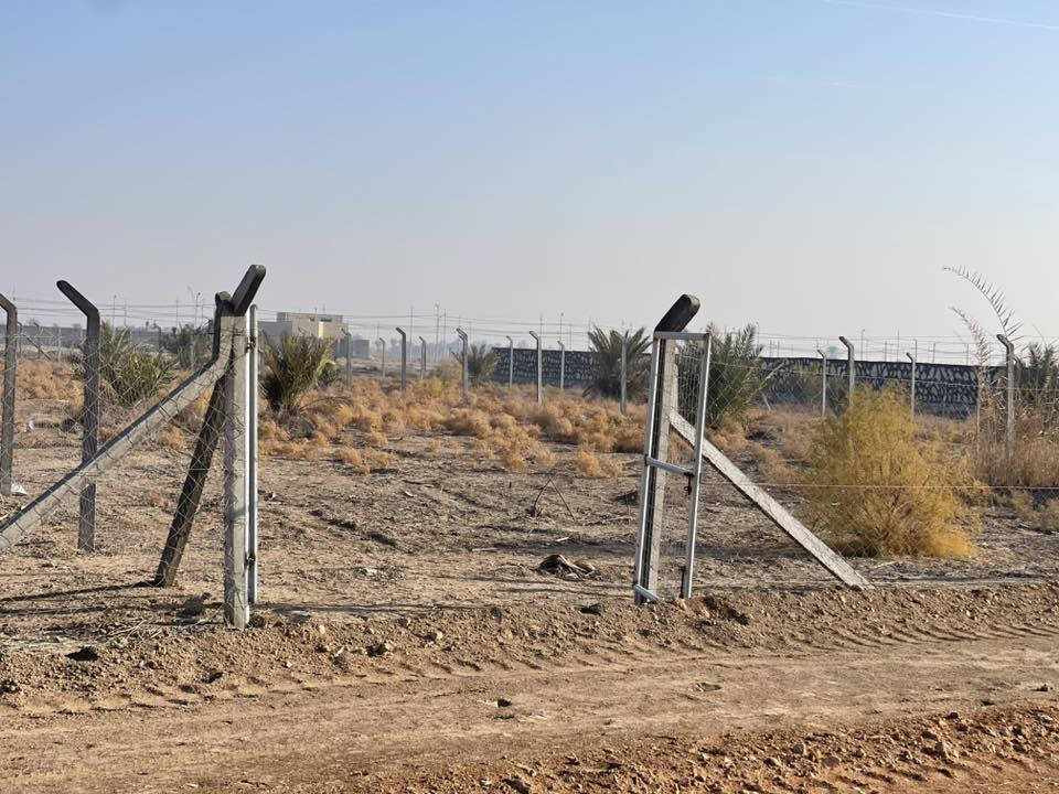 2  دونم خلف مطعم واثق كافه الخدمات تبعد عن الشارع العام 150 متر شارع سبيس ***********
