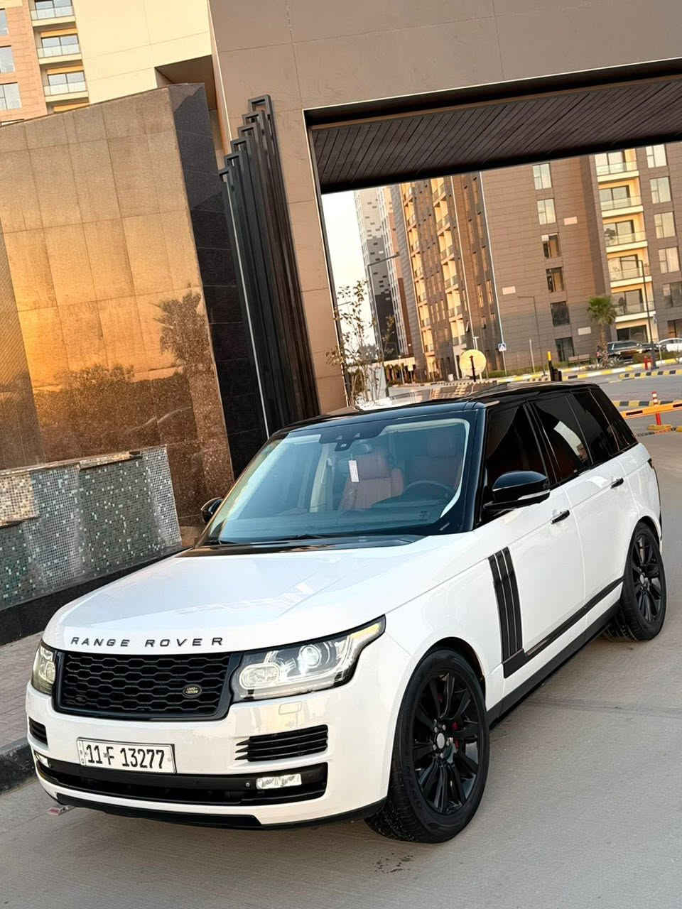 السلام عليكم
رانج روفر فوك ٢٠١٣ VIP
فول فول مواصفات
محرك V8 سوبر جارج 🚀
بدون صبغ  كفاله عامة
لون ابيض 
للبيع او المراوس حسب القناعه 
فول مواصفات
جكات 3 وضعيات 
رادار جانبي بل مرايات 
بانوراما كنتاره قماره شامواه 
الكيجات الكتورنيه 
كامرات 360 درجه عدد 5 
بصمات ابواب وتشغيل 
جميع الابواب شفط
كشنات كهرباء 
نضام صوت ميرديان (خرافي) 29 سماعه
مساج تدفأه + تبريد امامي خلفي 
ثلاجه 
استيرن كهرباء + تدفأه 
نقطه عمياء رادار حساسات امامي خلفي جانبي       صندوك كهراء ابواب ترحيب اناره+ مرايات شفط
المواصفات كثيرة جداً ميحتاج اكتب الباقيات معروفه مواصفات الرانج الفوك

مكان السياره بغداد السيدية 
لاستفسار اكثر وتساب ***********
