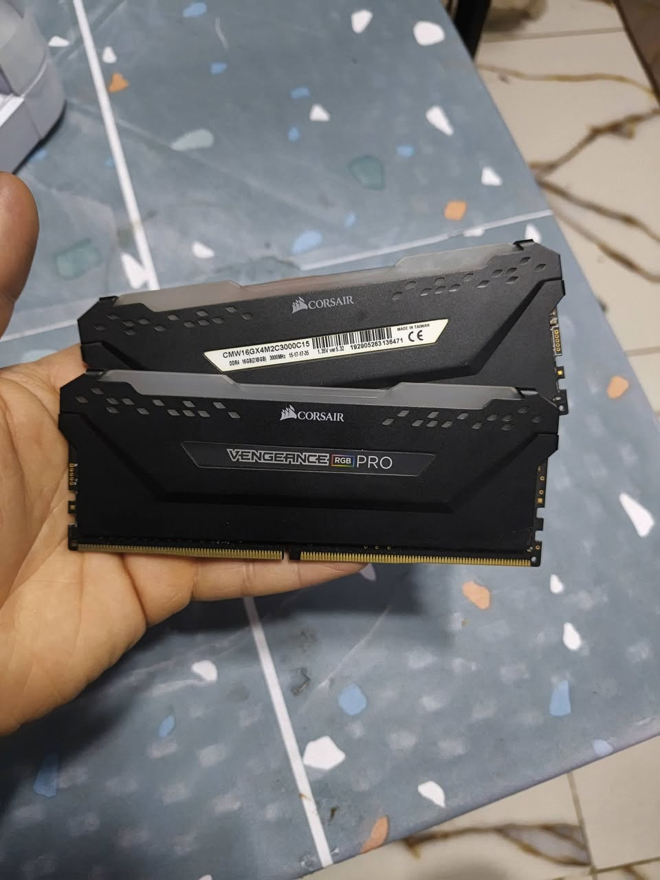 r5500 مفحوص 
m.2 512 
ram 16 corsair 16 3000 pro 
275 الف دنيار عراقي


**إذا كنت صاحب هذا الإعلان وتريد حذفه لأي سبب، رجاءا أرسل رسالة إلى الدعم الفني**