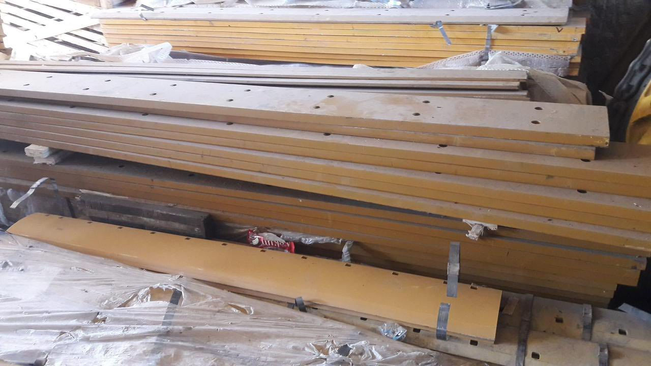 تم وصلو حاوية أسنان وشفرات كيله الجميع أنواع المعدات الثقيلة  -  شفل - كريدر - بلدوزر - حفار - جي سي بي 
الأستفسار الأتصال—  *********** 
وقت الدوام من 🕖من ساعه ثامنه صباحآ إلى ساعة ⏰ الخامسة عصراً 
اتصل نصل يوجد لدينا خدمة توصيل 🚚
