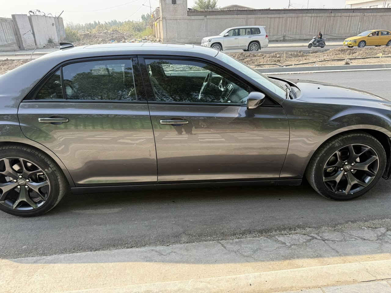 السلام عليكم 
للبيع 
أوباما كرايسلر 2023  S 300

السعر:  28٫000 $

المواصفات: 
بانوراما 
دمام خلفي  
اشاير بالمري 
هيتر مري 
كشنات كهرباء 
كشنات حضن 
تو ويل 
محرك 3.6
گير  S 
نضام ملاحه 
تشغيل عن بعد 
حساسات امامي خلفي 
ويل عشرين بلادي 
شفتات ستيرن
مثبت سرعه  
نضام تزحلق 
نضام gbs
كشنات حفر S 
بجم srt
ساعه بلاديه 
سستم سماعات
رادار خلفي 
رادار جانبي 
شاشا ابل كار بلي 
وبقية المواصفات معروفه مايحتاج اذكرهن 

حادث جاملغ + باب - تبديل بلادي نفس اللون بدون ايرباك

السياره بأسمي- رقم مميز
عنواني بغداد البلديات 
للاستفسار
***********
