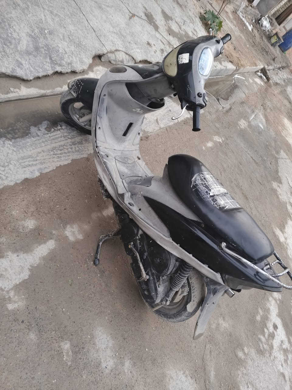 سلام عليكم ماكس منغولي بلاديه نضيفه مكان بغداد حي جهاد رقم *********** 450 وبيه مجال
