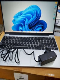 لابتوب جديد و مواصفات عاليه ومذكوره بالصور واتساب 07763273642