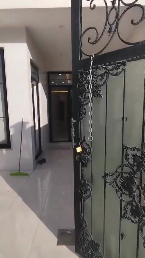 بيت للبيع منطقة فرمان بران 
قاطع 8000الف قرب مجمع الزيتون 
مساحه 125م طابقين فلات 
تخم كاونتر سبالت مبردات مع البيت 
يتكون مطبخ صاله استقبال غرفه نوم حمامات 
طابق ثاني 3غرف غرف نوم حمامات سويت 
سند طابو يسجل كل من يحمل الجنسية العراقية 
السعر 8دفاتر و30ورقه بي بي مجال قليل 
الاتصال ع الأرقام ***********
‏‪***********‬‏
