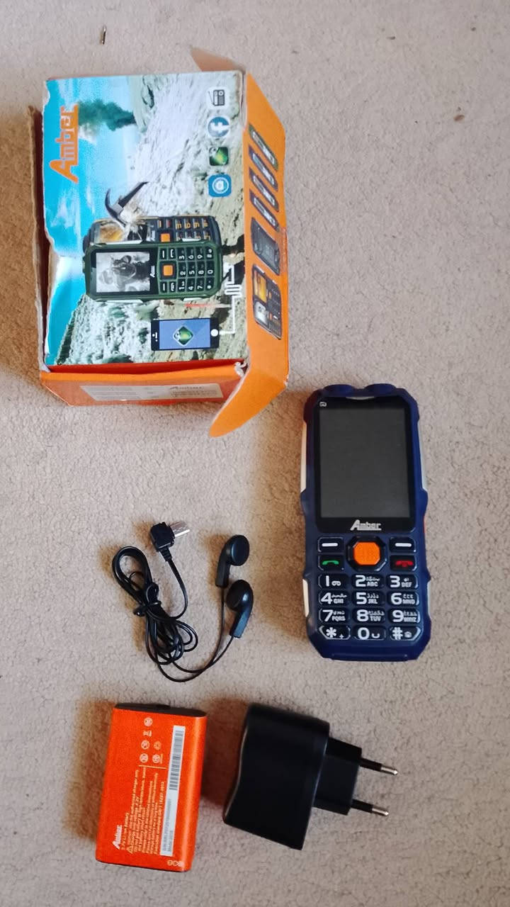 تلفون امبير صوت قوي جدا دبل سيم كارت لايت امامي راديو شحن لمدة اسبوع ويشحن جهاز اخر مع رام خارجي السعر 30 الف ***********
