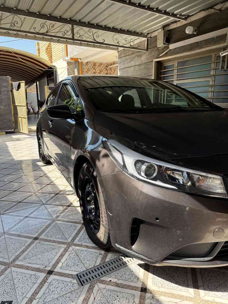 السلام عليكم
فورتي موديل 17 ، السيارة بيها قطعتين جاملغ وبنيد بدون دواخل وبيها بارد بالباب الخلفي ورا السايق بارد بسيط ، كير مكينه كفالة ماشية 120 السياره الرقم سليمانية باسمي السعر 110 وبيها مجال المكان واسط الصويرة للاستفسار ***********
فقط اتصال ماكو خاص
