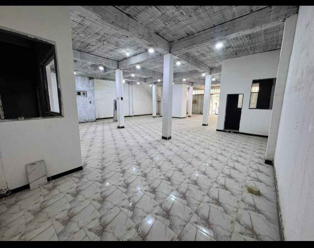 بناية للايجار طابق ارضي قاعة مفتوحة كما موضح بالصور 260 م. واجهه 13 نزال 20 العنوان حي الحكم شارع الطاقة 
قريب صيدلية زمزم للاستفسار الاتصال على الرقم 
*********** بغداد, العراق
