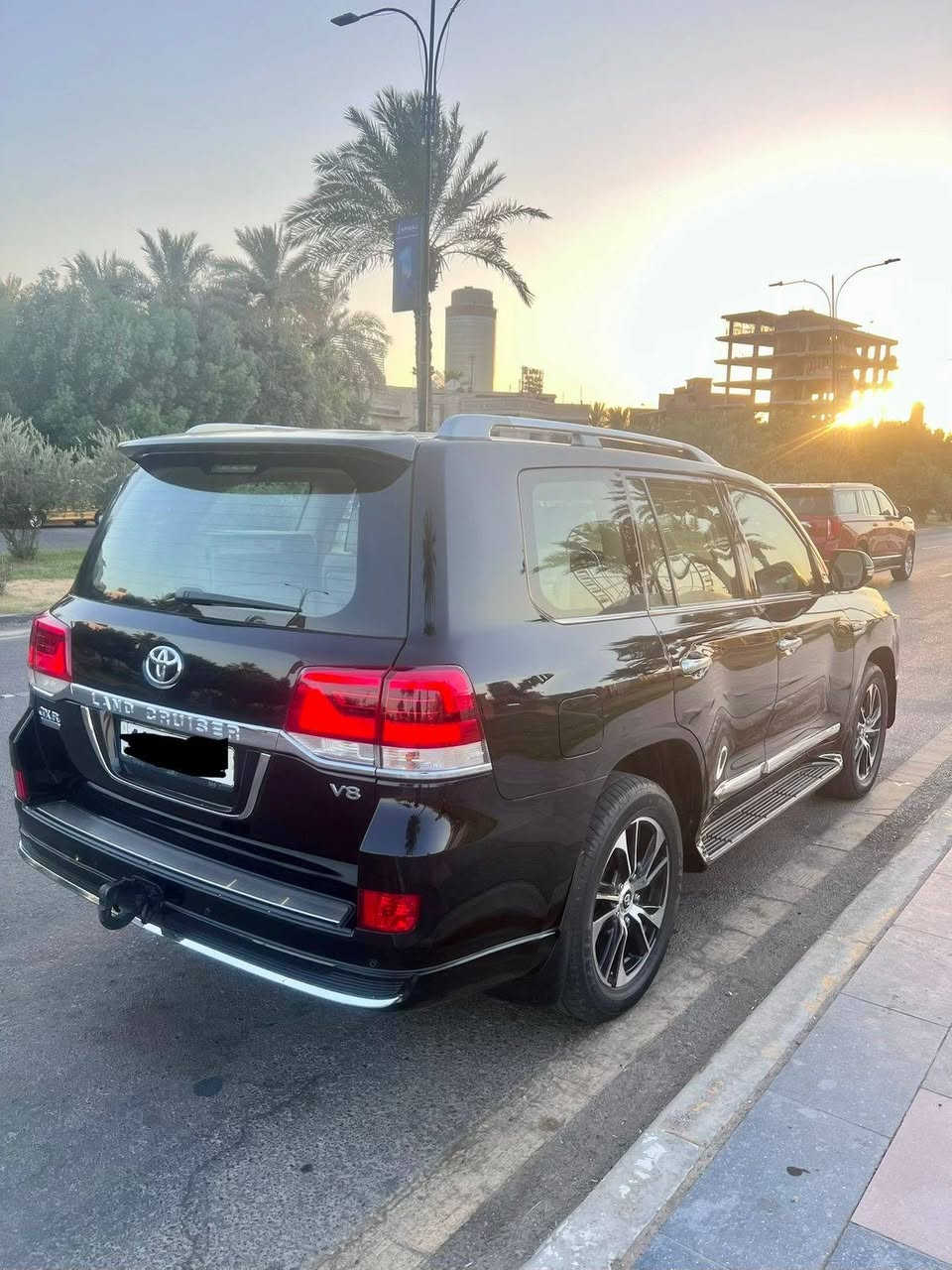السلام عليكم لاندكروز لون اسود موديل ٢٠٢١ GXR   كارند تورن السياره ٨سلندر 4600 رقم بغداد بأسمي مكفول من الصبغ ماشيه ٧٠الف.
فتحة سقف 

بصمه تشغيل 

أبواب اربع بصمه 

صندوق كهرباء 

ويل ٢٠ 

دبل ماوس

٣شاشات

داخل جلد مقاعد كهرباء جهتين 

مري شفط 

حساسات أمامي خلفي 

كامره أمامي خلفي 

كروس سرعه السياره فول 

مكانه السيديه للاتصال ***********
