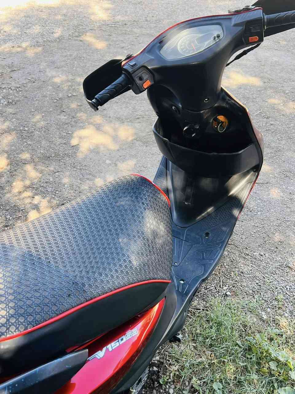 ⸻
السعر 175 وبيها مجال 

🚨 للبيع دراجة ادرس ماليزي 🚨

لون: ماروني ❤️

الحالة: نشطة جداً وممشى مرتب

المحرك قوي وما بيه أي مشكلة

اقتصادية بالبنزين وخفيفة بالمشي

جاهزة للاستخدام وما تحتاج صرف

الدراجة نظيفة واستعمال شخصي 

للأستفسار تواصل على خاص او اتصال على 

‭0772 386 5734‬
