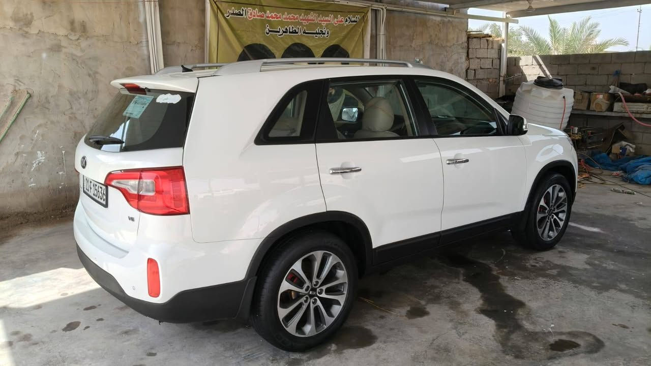 السلام عليكم 
***********
***********
السعر ((175)) وبيها مجال للشراي 
سياره كيه سورينتو موديل 2013 وارد خليجي كفاله عامه بيها بارد شبر باب الخلفي رقم انگليزي سنويه مجدده 7راكب  سلندر 6 للاستفسار الاتصال على الرقم التالي
