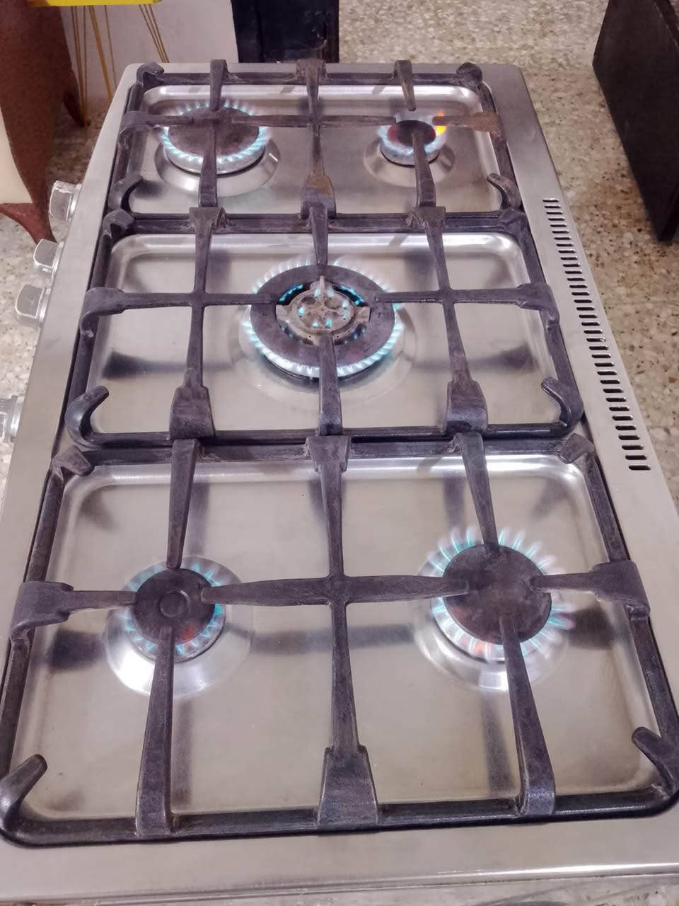 طباخ نضيف شغال كله على الفحص وناره تخبل سعره 150 وبيه مجال المكان نهايه الشعله منطقه الدهله *********** بغداد, العراق
