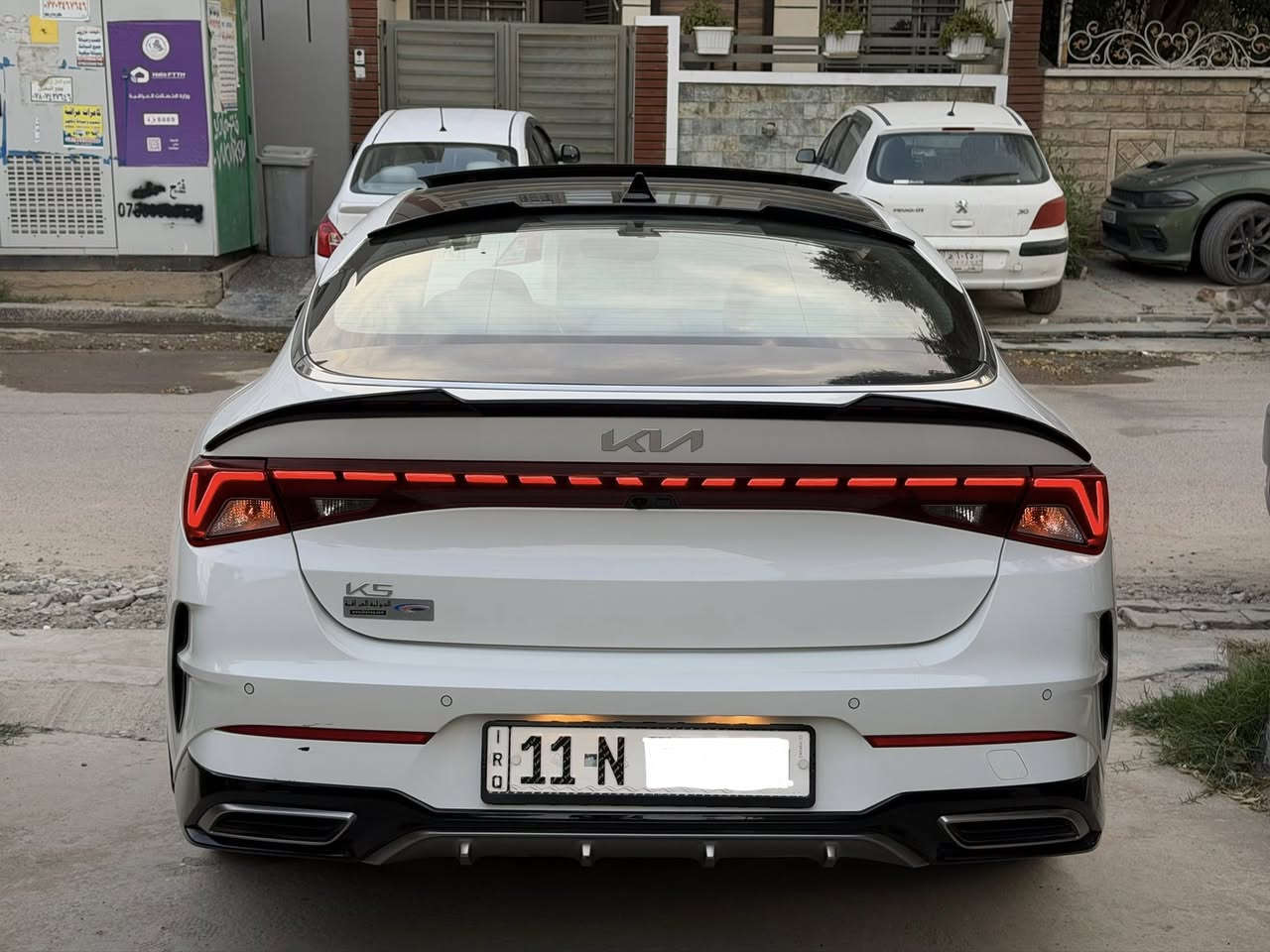 كيا كي فايف k5 2023 محرك 2000 خليجية مجموعة الدولية فول مواصفات 1/1 رقم بغداد الشكل الرياضي بحالة ممتازة جداً. ماشية 15,000 كيلومتر قابل للزيادة
السعر 21,300 دولار

بارد بدون صبغ فقط تكحيل كارت جامرلغ خلفي عكس السائق + رصعة بالجامرلغ الامامي

 سعة المحرك 4Cylinder 2.0L
 مرتبط بناقل حركة أوتو 6 نمر
 عدد AIR BAG 2
 حساسات أمامية
 حساسات خلفية
 لايت زينون 3 عدسات + LED
 كشافات زينون
 بك لايت LED متصل
 بانوراما !!️
 حجم الإطار 235/45R18
 ويل كب 18 !!️
 4 دسك
 قبضات أبواب من الألمنيوم
 اريل نكشتر
 مفتاح التشغيل بصمة
 تشغيل عن بعد
 شاشة Apple Car play
 كاميرا دوارة
 الإنارة الداخلية LED
 المقاعد جلد لون أبيض
 حركة المقاعد الأمامية كهرباء
 الذاكرة ميموري لمقعد السائق
 تتسع المقصورة لـ 5 ركاب
 مثبت السرعة Cruise
 المودات والأوامر الصوتية
 أوضاع القيادة Drive Mode
 فحص أنظمة السيارة
 حساسات ضغط إطارات
 تبريد شاشة
 قطعتين تبريد
 هاند بريك كهرباء
ABS 
Auto Hold أوتو هولد
 ISOFIX ايزو فكس
 نظام مانع الانزلاق
 بردات أبواب خلفية
 إشارة في المرايا الجانبية
 مخرج منفذ الطاقة 
WIFI / Bluetooth / USB 
 تصميم الدواخل ألمنيوم وخشب
 شاحن هاتف wireless

التواصل على الخاص


**إذا كنت صاحب هذا الإعلان وتريد حذفه لأي سبب، رجاءا أرسل رسالة إلى الدعم الفني**