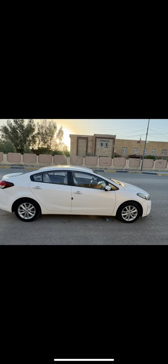 السلام عليكم سيراتو ١٨ للبيع كفاله من الصبغ والبارد فقط قبق جنطه بلادي بدون صبغ وبدون ضربه بسمي رقم بابل الدولي كير مكينه كفاله  السعر ١٤٢ وبيه مجال مكاني كربلاء سونار موجود ***********
