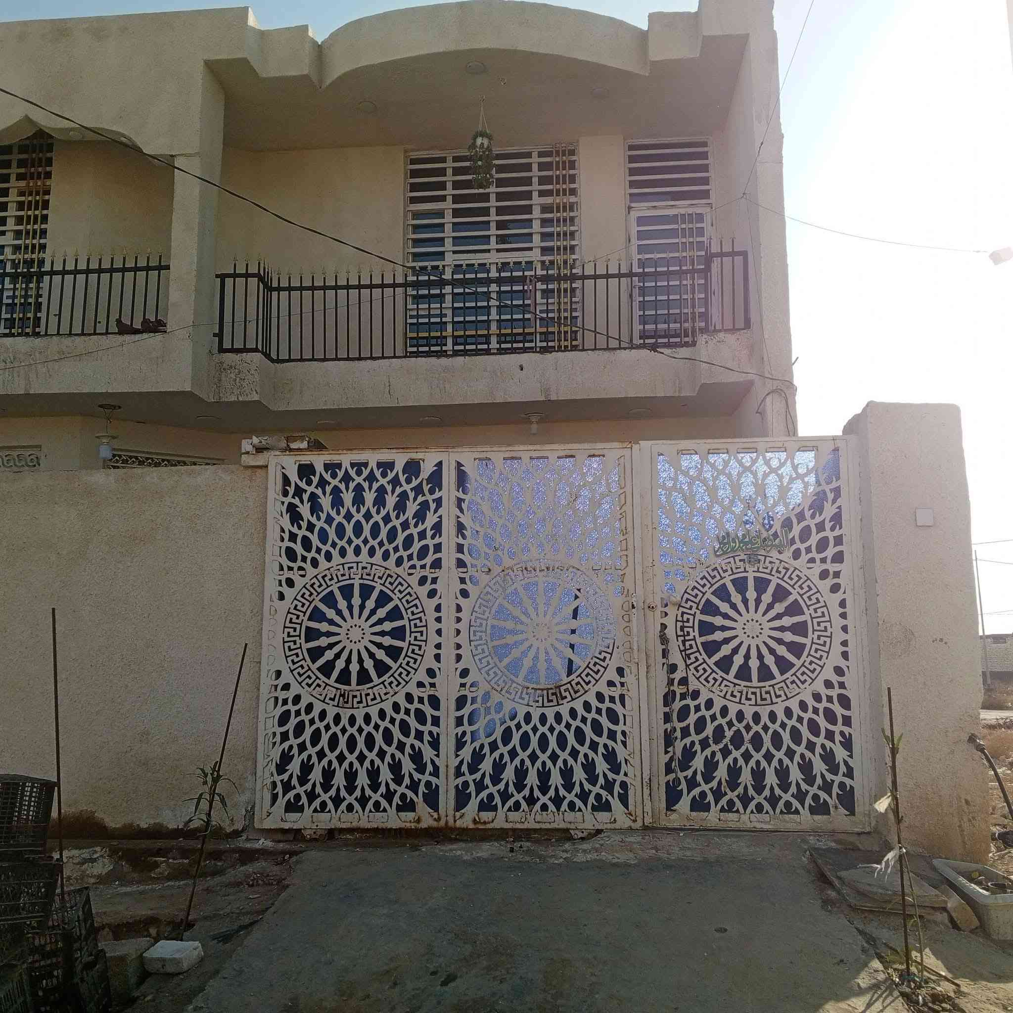 دار للبيع او مراوس  بي حي الجامعة اوسياسين او زين القوس أو حي الجهاد العزه
بالسفحه بيت درجه أولى طابقين دبل فاليوم  غرفتين نوم استقبال ومطبخ صالة 9م طابق الثاني غرفتين نوم صالة 9م مجموعة صيحات مع مخزن 
200/م  / شارع الوائلي 
ثاني بيت عن لركن 
***********
***********
