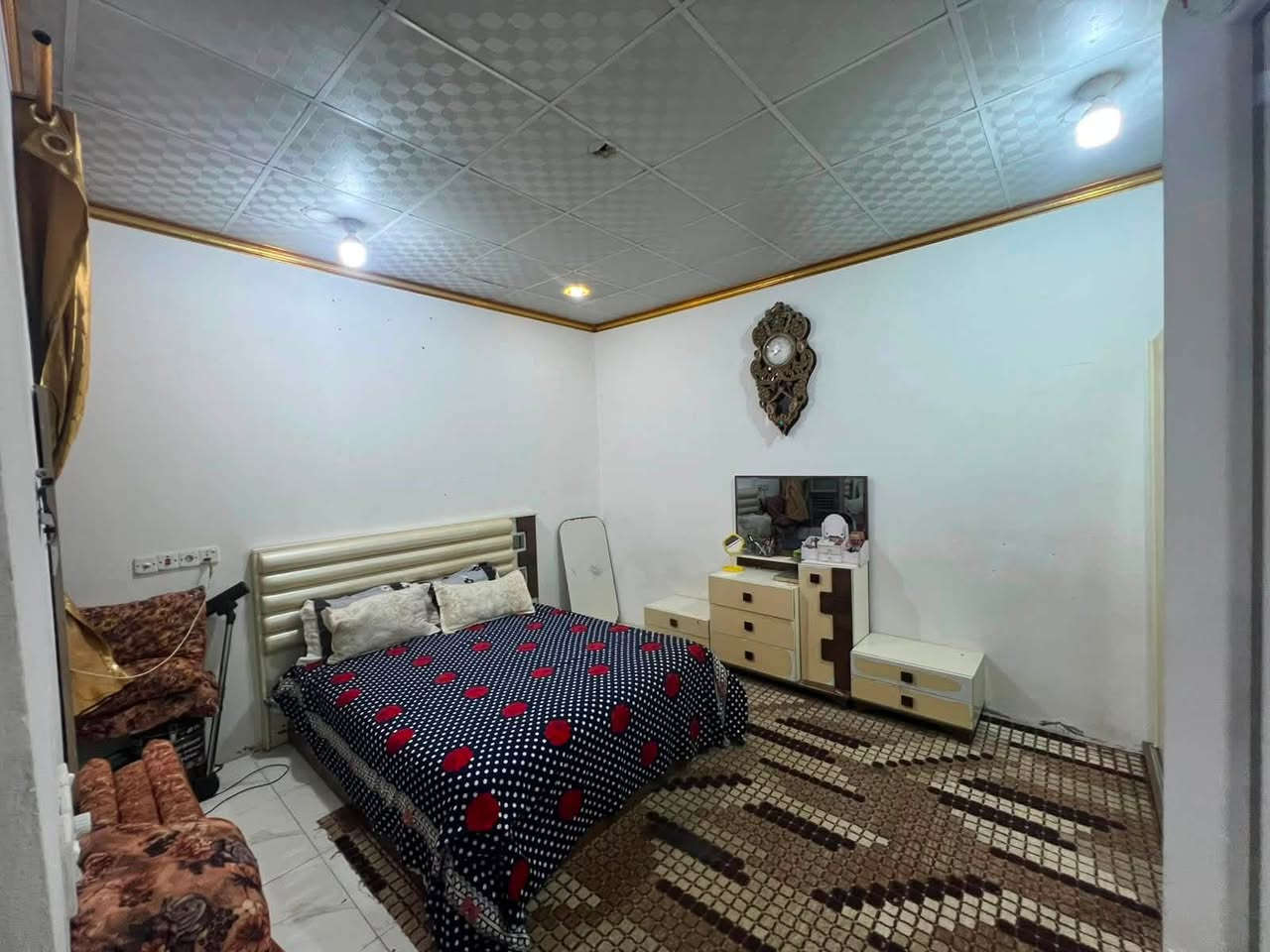 للبيع بيت مساحة ١٠٠ متر
بناء طابق واحد
بناء حديث مرتب
العنوان بعقوبة ام الاعظام شارع العوادل 
للاستفسار ***********
