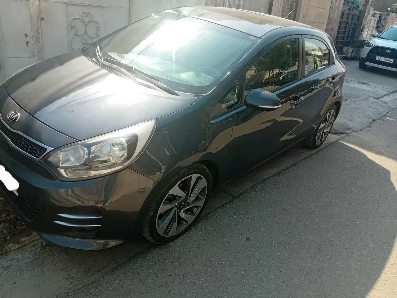 سلام عليكم
كيا ريو موديل 2015 
السيارة فول مواصفات بدون صبغ خليجية فتحة بصمة مري شفط + كهرباء 4 جام كهرباء 5 ويل كب تدفئة تبريد مكينة كير تخم تاير جاهزة على 24 حباية مال جناي 
السعر : 94 وبيها مجال شي بسيط
عنواني : بغداد - حي العامل
رقمي واتساب : ***********
رقمي الثاني : ***********
