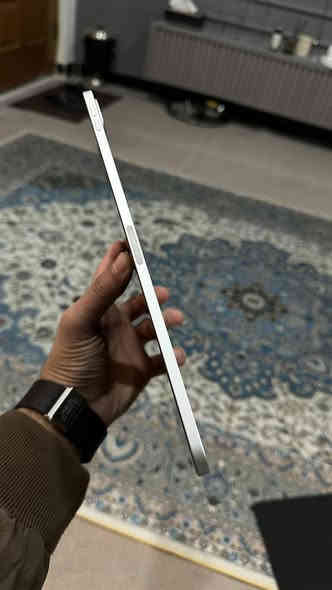 السلام عليكم 
ايباد 11 برو الجيل الرابع M2 ذاكرة 256 اصدار 2023 
البطارية 90 النظافة 💯 شخط واحد ما بي جداً محافظ علية ومستخدم للدراسة فقط غراضة كلها كاملة مكاني بغداد شارع فلسطين للتواصل ***********
