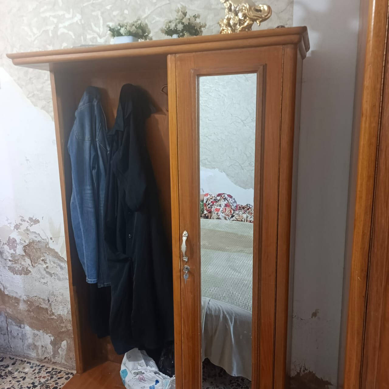 غرفه نوم 7قطع صاج عراقي تفصال حي القاهره كل ضرر مابيه السعر مليون وربع العنوان الحسينيه *********** بيه مجال بسيط  عدي المياحي
