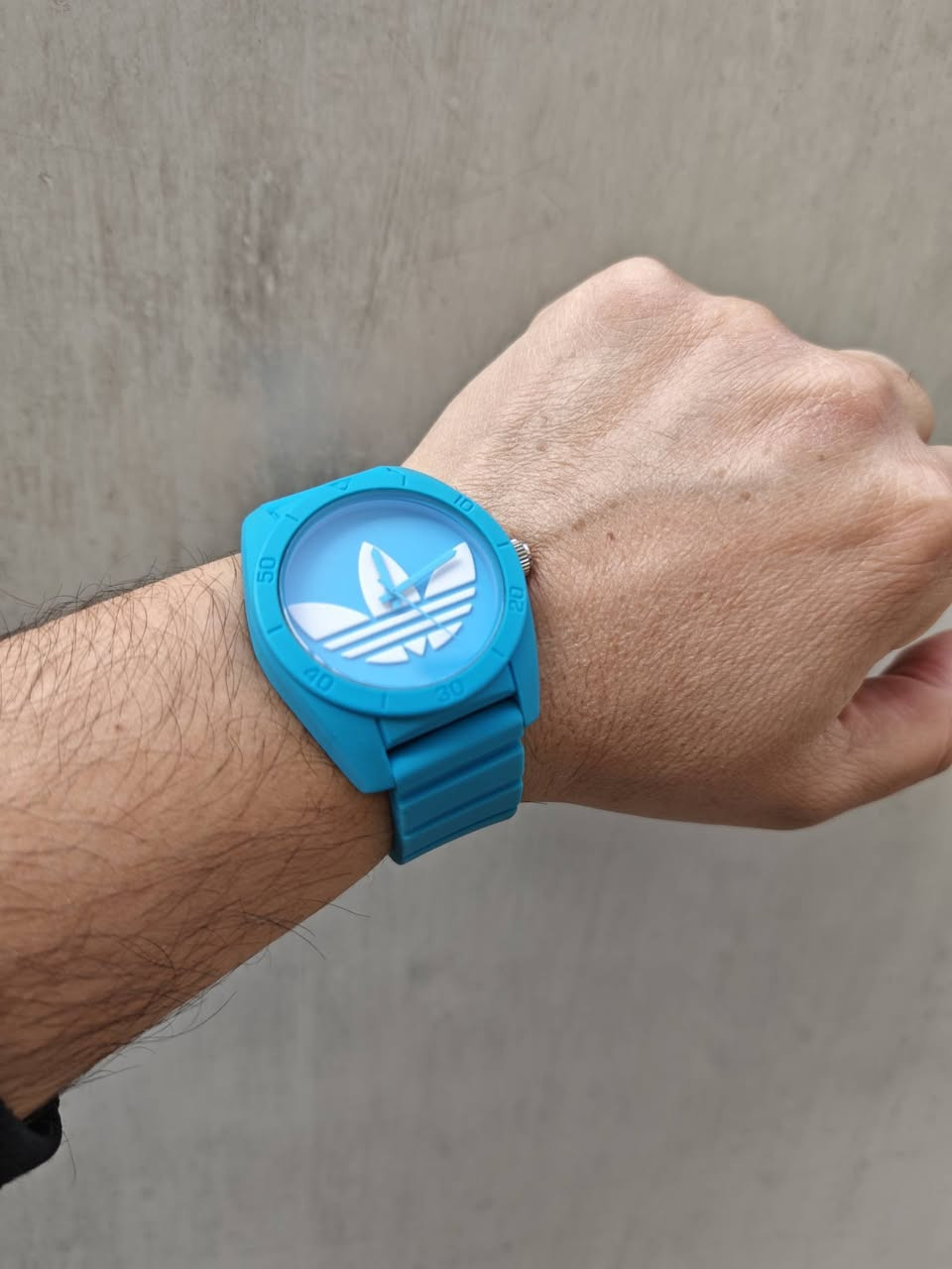 سلام علیکم. 
ساعە ریاضی من ادیداس اصلی للبیع. ربل ضد الحساسه. لون سمائی ممیز. مكینه یابانی باتری. نضیف و شغال مضبوط. سعر 25 الف.


**إذا كنت صاحب هذا الإعلان وتريد حذفه لأي سبب، رجاءا أرسل رسالة إلى الدعم الفني**