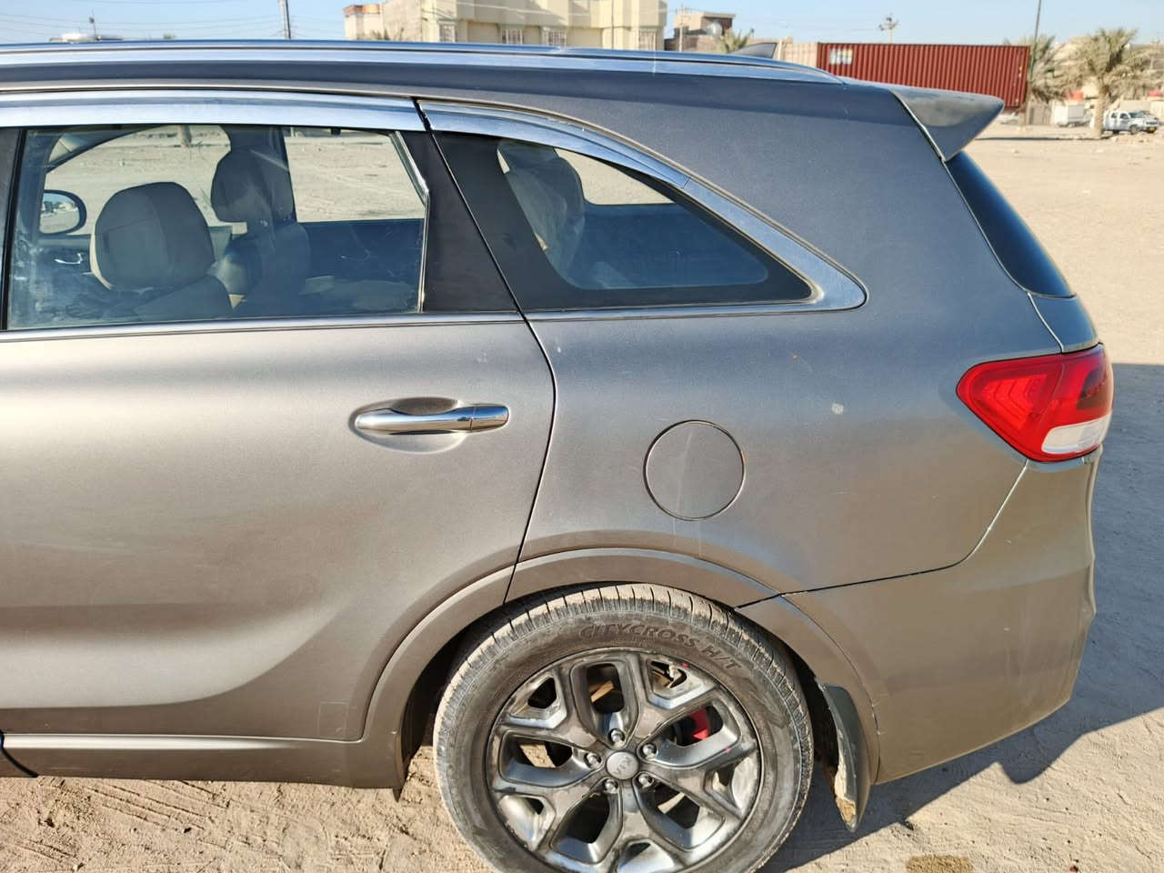 للبيع  سيارة سورينتو فئة  sx محرك 6 سلندر وارد امريكي موديل 2016🛡️ أنظمة الأمان
🔹 وسائد هوائية أمامية وجانبية وسقف
🔹 ABS + EBD (نظام مانع انغلاق الفرامل وتوزيع الفرامل)
🔹 نظام ثبات السيارة VSM / ESC
🔹 حساسات ركن أمامية وخلفية
🔹 نظام مراقبة ضغط الإطارات (TPMS)
🔹 نظام مراقبة النقطة العمياء الراحة والميزات الداخلية
✔️ عدد المقاعد: 7 (3 صفوف)
✔️ مقاعد أمامية كهربائية 
✔️ تكييف أوتوماتيكي ثلاث قطع
✔️ شاشة نظام ترفيهي/معلومات مركزية
✔️ عجلة قيادة متعددة الوظائف
✔️ حساسات ركن وكاميرا خلفية
✔️ فتحة سقف بانورامية 
✔️ تدفئة للمقاعد 
رقم بغداد بأسمي 
تبريد 3 قطع 
جاهزة من كلشي 
حدادية 
مكينة وگير خير من الله 
كشنات كهربائية 
السيارة ماشية 
100ميل
السعر رايدهه 180
رقم /***********
البصرا الزبير
