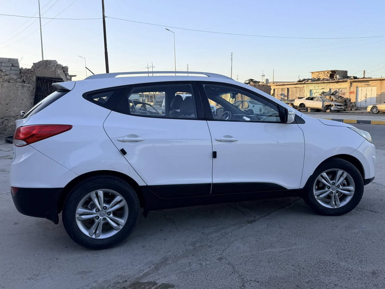 السلام عليكم للبيع بسعر مناسب  ب137 ويرهم مرارس
للبيع توسان 2013 وارد خليجي    
رقم صلاح الدين دولي سنويه لل30
لون ابيض ثلجي
موصفات السياره معروفه 
محرك دوش مكفول 
كير اوتو عادي 6نمر 
اشاير مري  
ويل كب 
داخل لونين 
تبريد ثلج
تحكم استيرن 
مثبت سرعه 
مسجل ابلاتوث شاشه
تبريد تدفئه مكفول   
وباقي الموصفات معروفه 
السياره جاهزه ومناقصه اي شي  
مكان السياره بيجي 
السعر 137ويرهم مراوس حسب القناعه                                                                                                   ***********
***********
