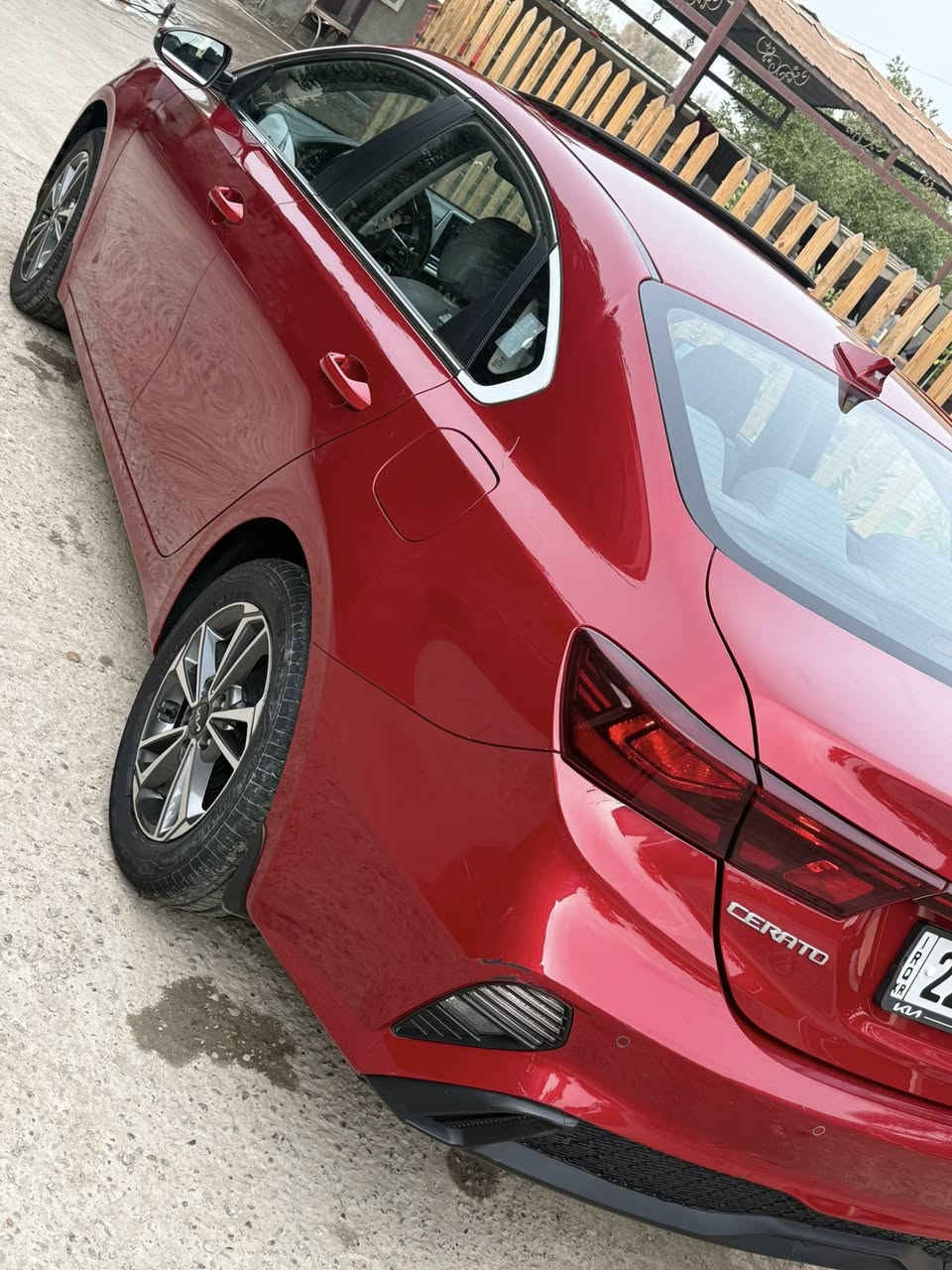 السلام عليكم 
كيا سيراتو 2023 
فول مواصفات عده البصمه 
فتحه 
لد امامي + كشافات 
فول تحكم ستيرن 4 جهات 
شاشه لمس 
كامره دواره 
حساسات خلفيه 
مري شفت + اشاير بالمري 
تبريد قطعتين 
مكينه 1600 دوش 
رقم اربيل باسمي تحويل مباشر
مكفوله من الصبغ و التبديل 
بيها بارد بالباب الخلفي فقط بدون صبغ بدون تكحيل 
السياره ع وضع الوكاله جاهزه من كلشي 
مكينه كير تبريد صدر تايرات باتري 
متصرف عليها ربع 
السعر 170$ و بيها مجال 
بغداد _ السيدية 
***********
