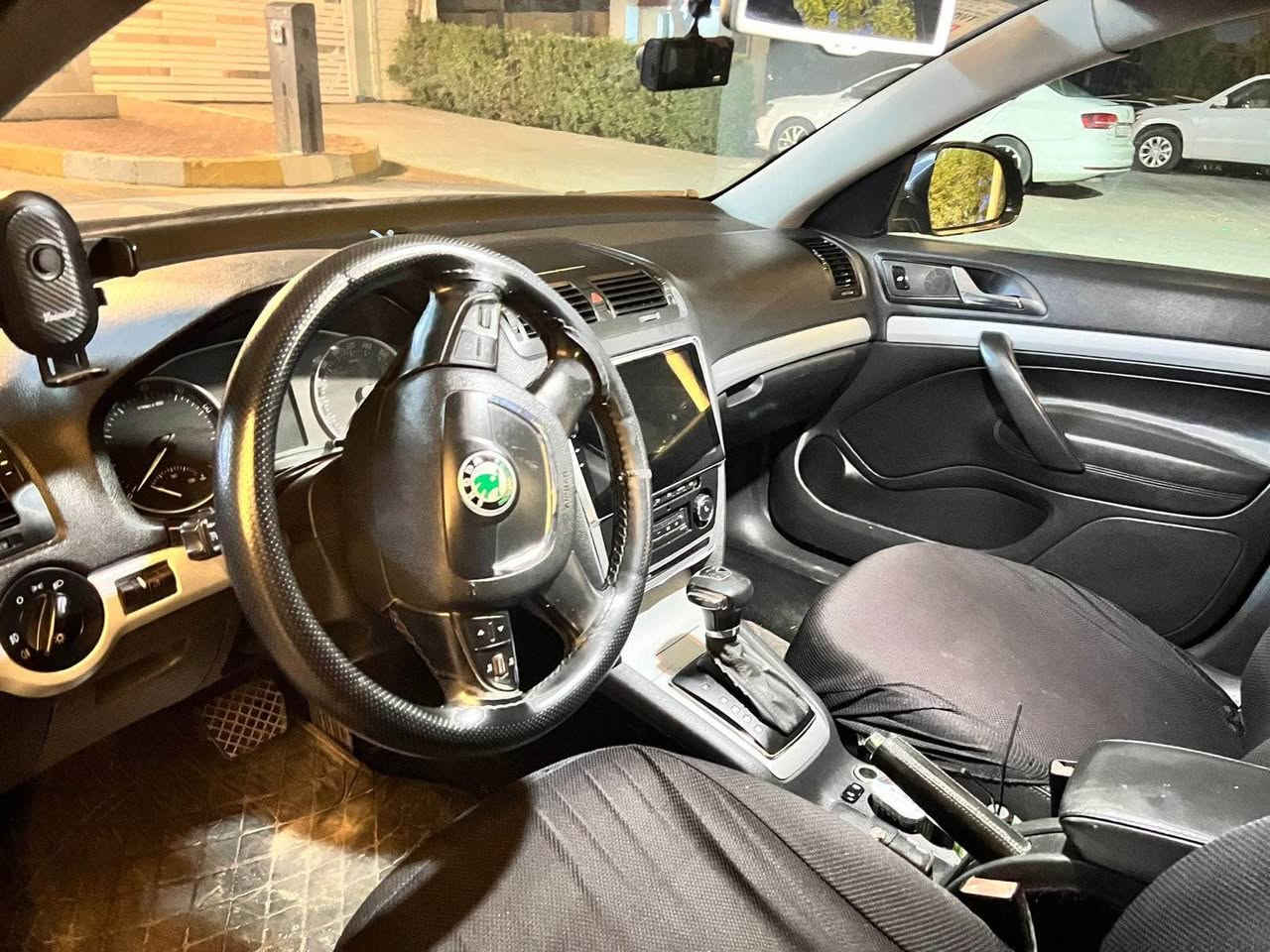 سکودا
ئۆکتاڤیای 2012ی قەپات قەپات ماسەفات ئەوروپی ،
بیلاد خسوسیە 
لایت زینۆی بیلاد نیزام AFS-

ئاوێنە دەخەوێت لەگەڵ داخستنی- سویچ

-ژێر ئاوێنە لایت

-ئاوێنە دژە تیشک ، کە فوول لایتی سەیارەی  دواوەت لاواز دەکات

-تەحدید سورعە

-جامی پێشەوە حەساسە وادەکات لەگەڵ باران خۆی جامەکان دابخات و فلچە بخاتە کار، لەکاتی شەویشدا لایتەکانی پێشەوە بە ئۆتۆ دابگیرسێنێت

-سیستەمی تەبریدی DUAL، وادەکات گەرمی و ساردی هەر لایەک جیابکەیتەوە، ڕێژەکەی دیاری بکەیت

-تەبرید مەرکەزی

-کوشن هیتەری بیلاد

پەردەی بیلاد

-سلاید 

بەرە دەرگا بیلاد جلدە

-کوشن جلدی بیلاد، کوشن سیاحی

-چوار جام کارەبا

-شاشە ی گێچ فوول ماسەفات

-پێش و پشت حەساس شاشەیە

-بلووتوس بیلاد 

-سوکان ڤۆلیۆم

 گێڕ تۆماتیک مەکینە 16ی بیلاد ، بێ سەرف بي بوخار
 ،به س بونيد بوياغه 
بێ لێدران بێ ناو گرتن بێ ئێرباگ
سەنەوی به سه ر جوه 
 ژمارە هەولێرە 
سعر 85 و مجال
***********
واتساپ  *********** أربيل, العراق
