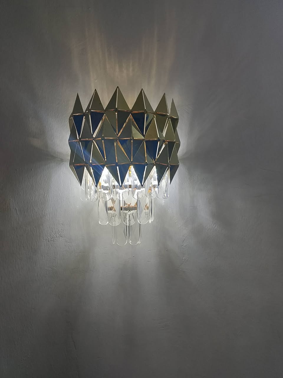 عندي ثريات هسة شديت بس راح انتقل جدد كولش موديل نادر كولش تركي يشتغلن 3 الوان نهايته قفل 150 ،،عفية ماخذتهن 375 لحد يكسر بيهن لو ما اشيل بمكان مابي تاسيس ما ابيع


**إذا كنت صاحب هذا الإعلان وتريد حذفه لأي سبب، رجاءا أرسل رسالة إلى الدعم الفني**