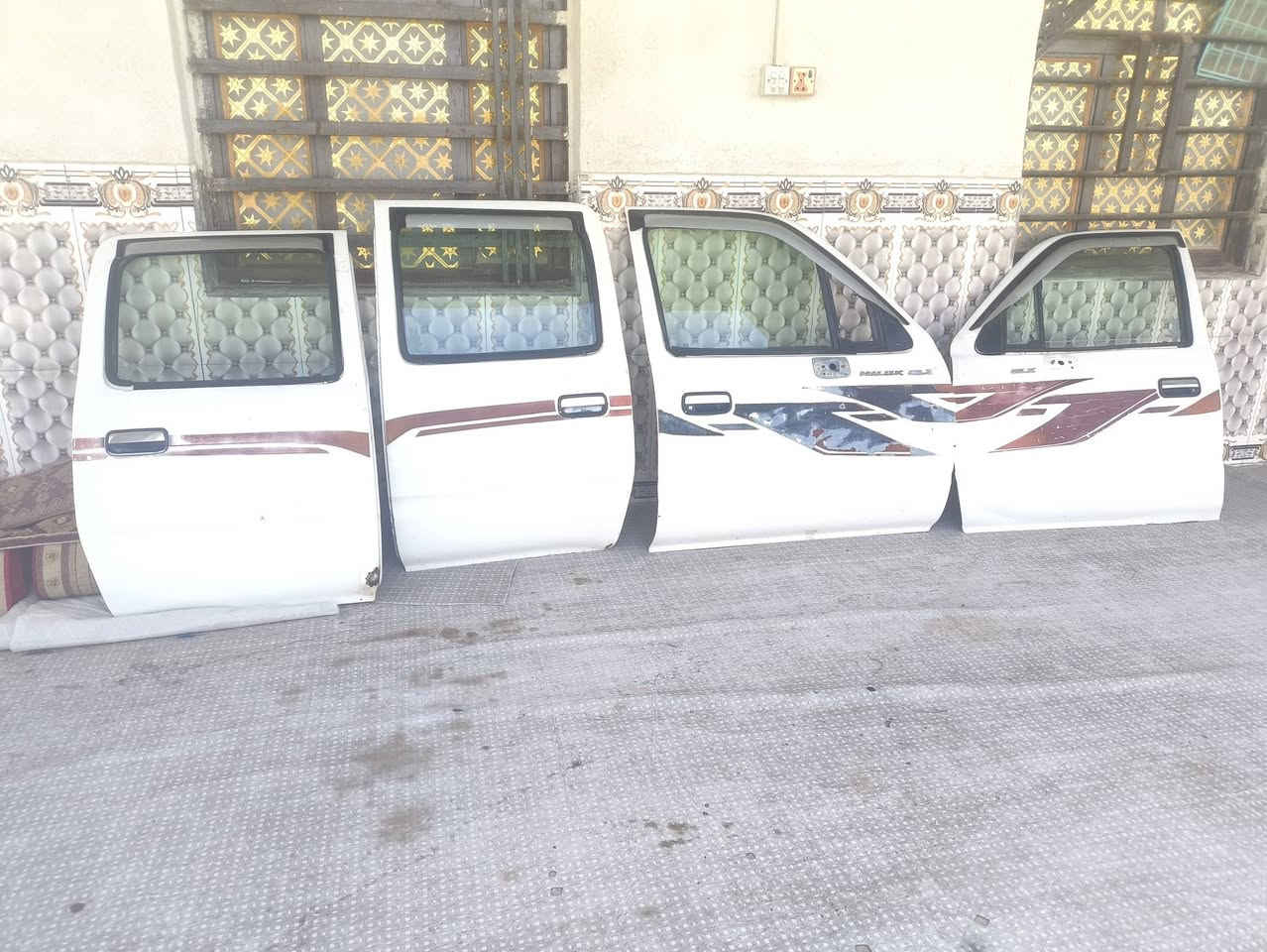 البيع بسعر مناسب جاهزات من كل نواحي
وتخم كشنات هم عندي مكاني بصره تصل بيك خير وتدل ***********
