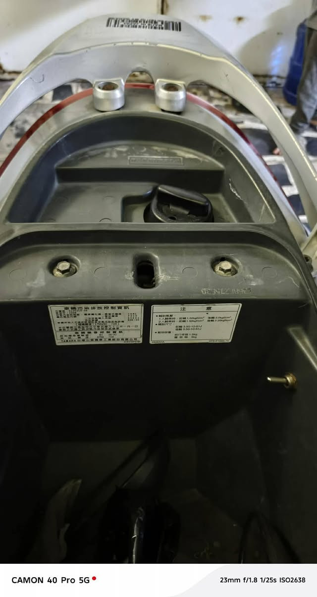 سلام عليكم 
بريز لايت عالي ٢٠٠٨ 
دراجه رمبه مابيها اي نقص كامله 
(فقط كفر من جوه مكسور من نزلتها هيجي ) 
مكينه خرسه سبانه ممدود عليها شلعه معدل فول 
مكان بغداد الحريه 
*********** واتساب فقط 💓

سعر ٦٠٠ وبيها مجال شي بسيط 💓
